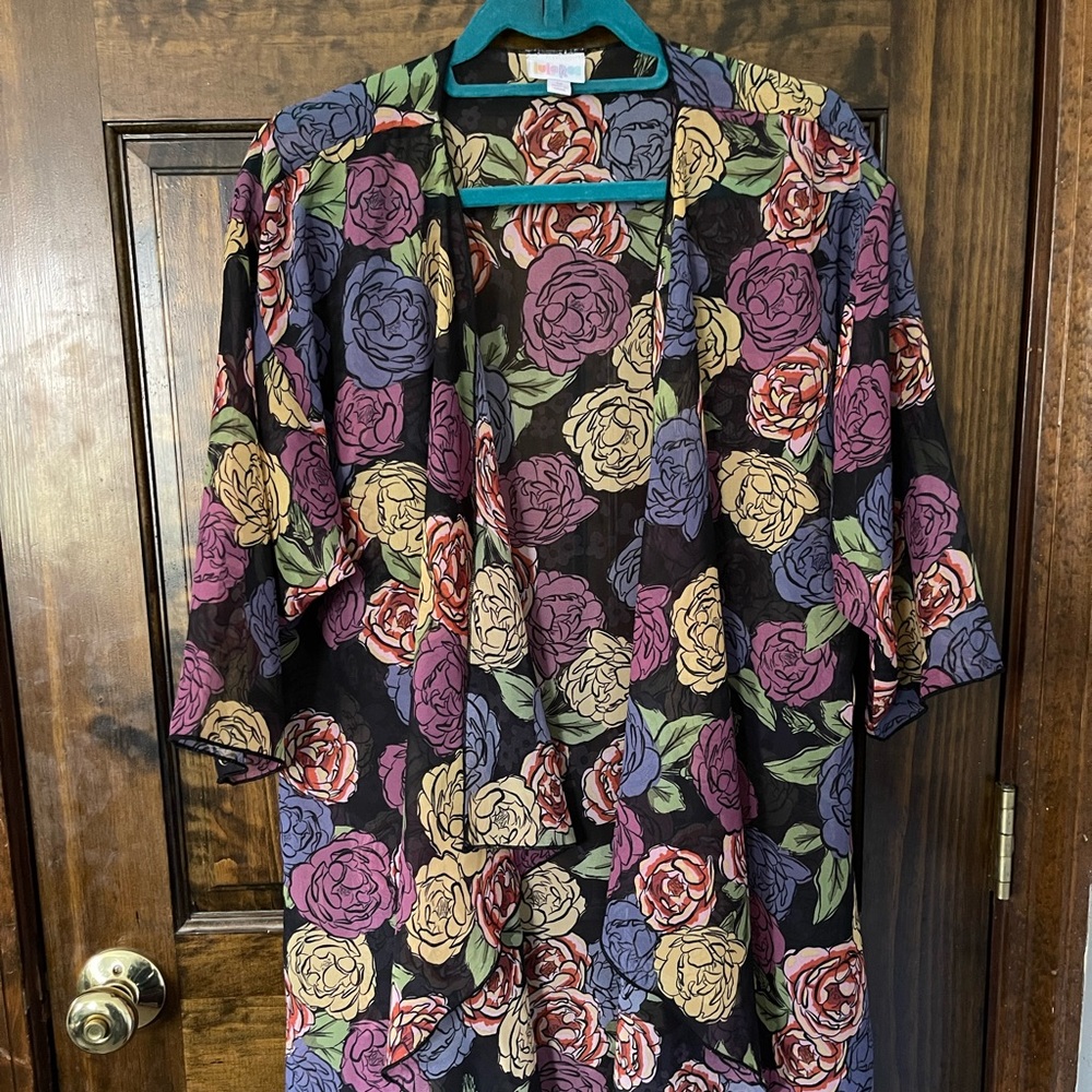 Lularoe Shirley lightweight/wrinkle-resistant Duster with scalloped, flowy front